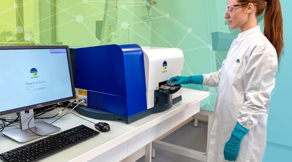 lab technician prepares sample